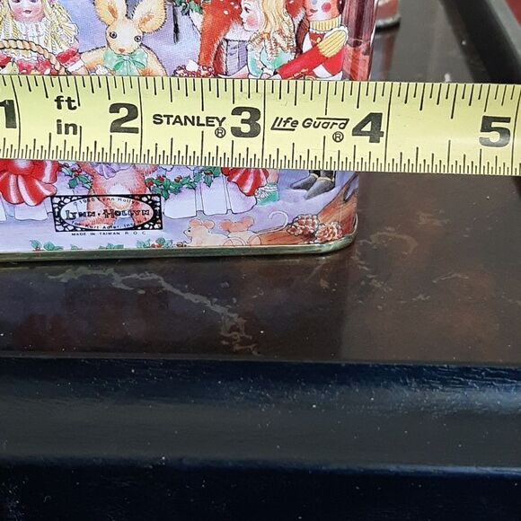 Lynn Hollyn vintage tins - Picture 7 of 11